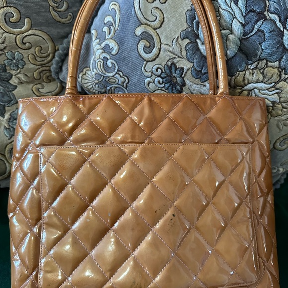 🟠Authentic Patent Mediallion Chanel bag 🟠 - Picture 3 of 7